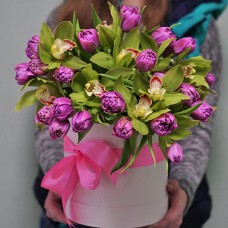 Композиция с тюльпанами и орхидеями