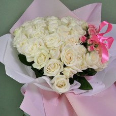 Букет из 31 белой розы в виде сердца
