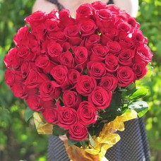 Букет из 51 красной розы в виде сердца, Эквадор.