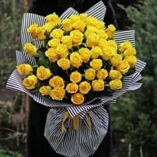 Букет из 45 желтых высоких роз
